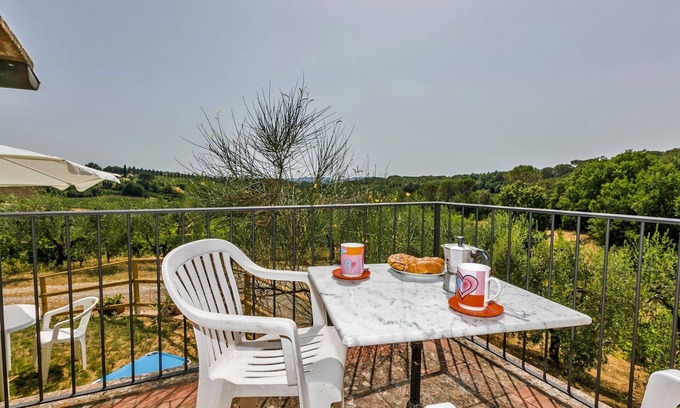 Scandicci Villa | Beautiful private villa for 4 people with WIFI, TV, patio, pets allowed, panoramic view and park.