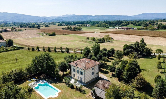 Scarperia e San Piero Villa | Beautiful private villa for 16 people with WIFI, private pool, TV, pets allowed and parking