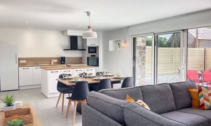 La Fresnais House | Beautiful private villa for 6 guests with WIFI, TV, patio and parking