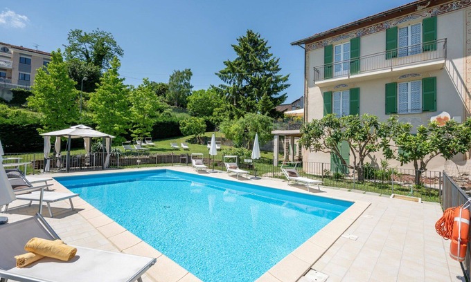 La Morra Villa | Beautiful private villa for 8 guests with private pool, WIFI, TV, patio and parking
