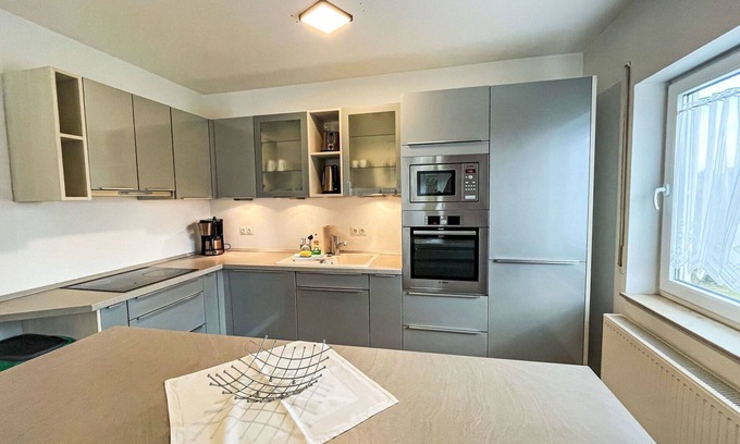Bertsdorf House | Beautiful private villa for 6 guests with WIFI, TV, terrace and pets allowed