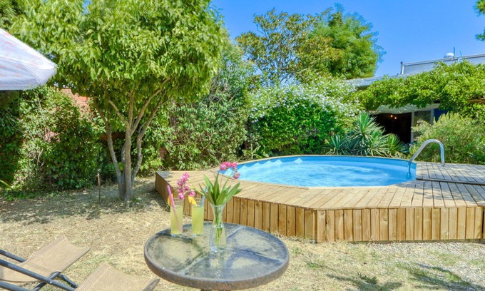 Fortia House | Beautiful private villa for 6 people with private pool, WIFI, TV, patio, pets allowed and parking