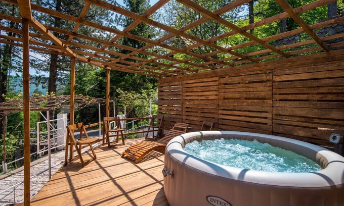 Lic House | Beautiful private villa for 6 people with hot tub, WIFI, TV, terrace and pets allowed