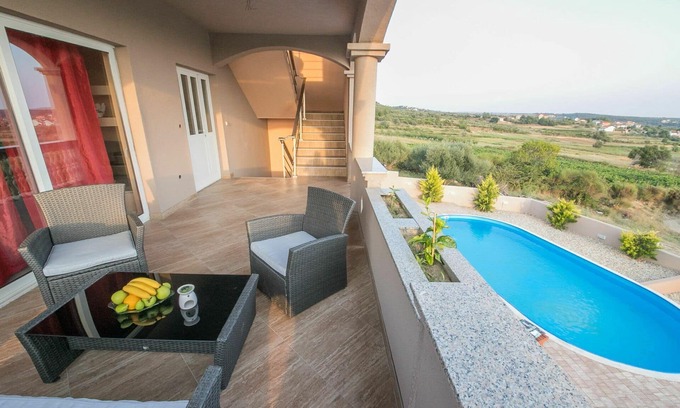 Razanac House | Beautiful private villa for 6 guests with A/C, hot tub, WIFI, private pool, TV and terrace