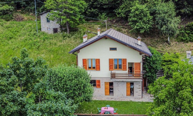 Civo House | Beautiful private villa for 6 guests with TV, terrace and pets allowed