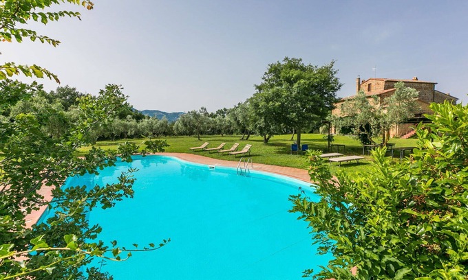 Sorano House | Beautiful private villa for 22 guests with WIFI, private pool, patio, pets allowed and parking