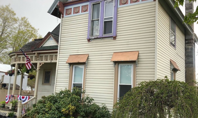 Camden House | Beautiful Queen Anne in Camden!