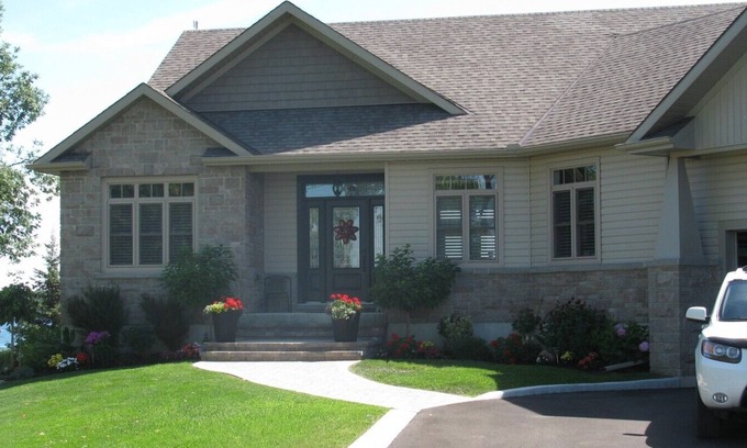 Leeds and the Thousand Islands Bed & Breakfast | Beautiful quiet waterfront ladies or couples retreat.