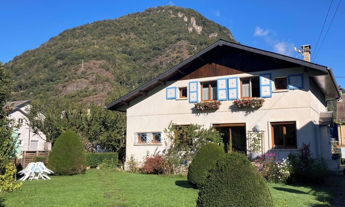 Bagneres-de-Luchon Apartment | Beautiful retro app, Luchon town center house av garden, very quiet, ideal family
