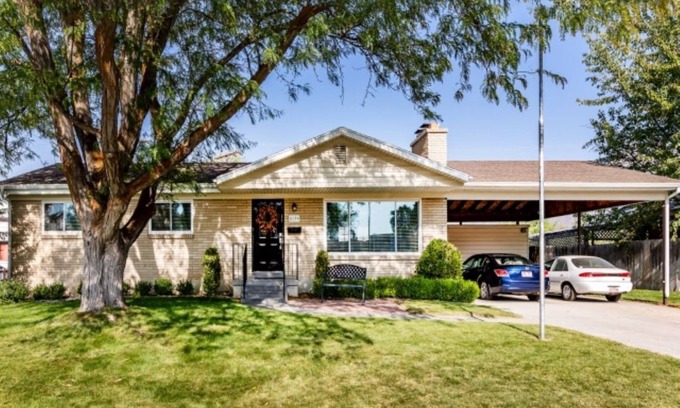 Murray House | BEAUTIFUL REMODELED HOME. CLOSE TO DOWNTOWN & TO SKI RESORTS
