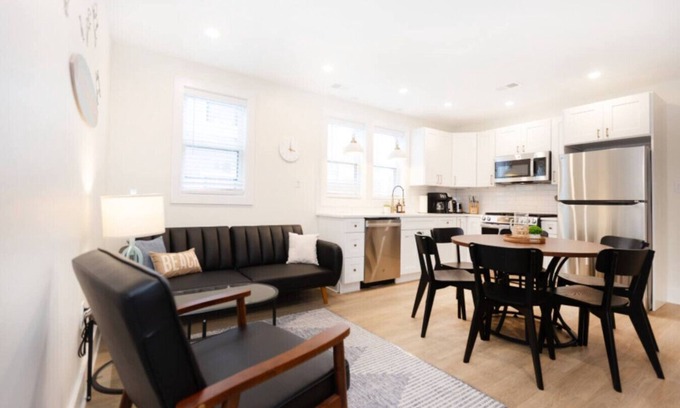 Cape May - Wildwood Apartment | Beautiful remodeled 3 bdr condo 200 ft from beach