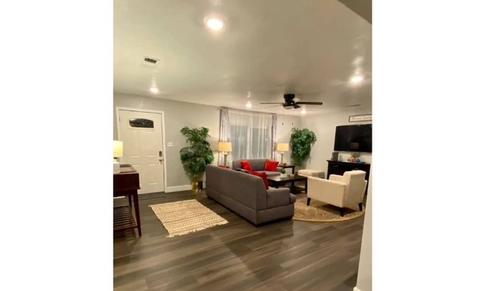 Manteca House | Beautiful remodeled four bedroom two bath