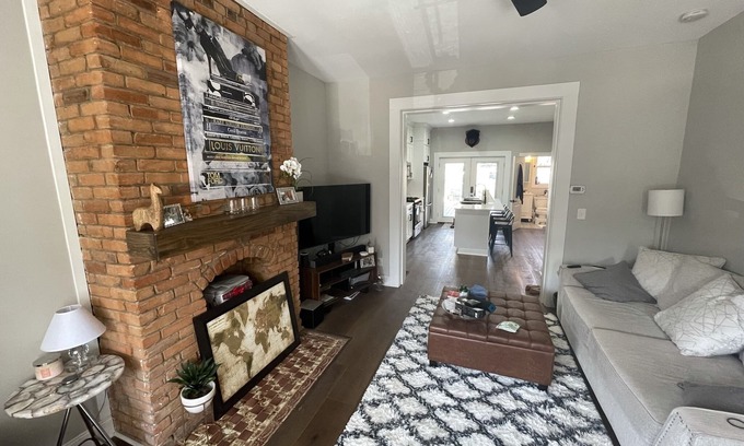 Downtown Columbus Condo | Beautiful renovated Home in the Short North!