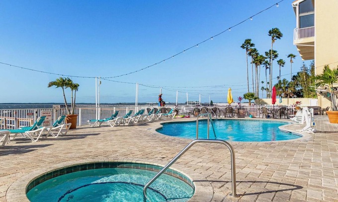 Dunedin Condo | Beautiful Resort Condo with 2 Pools, Hot tub, Tiki Bar & Restaurant