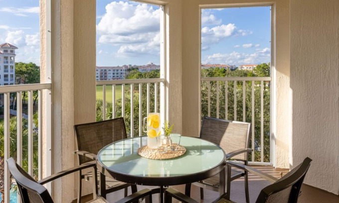 Williamsburg Villa | Beautiful resort with plenty of things to do. Only a few miles away from Disney!