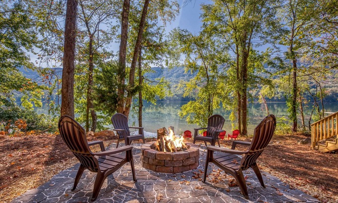 Whiteside Cabin | Beautiful river cabin in the heart of the Tennessee River Gorge.
