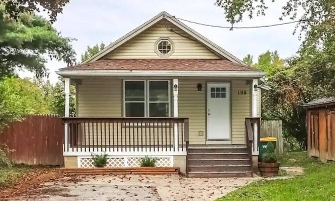Rochester House | Beautiful Riverside Bungalow Steps Away From RIT