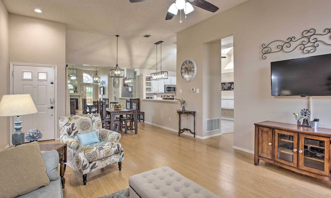 Rowlett House | Beautiful Rowlett Getaway ~ 20 Mi to Dallas!
