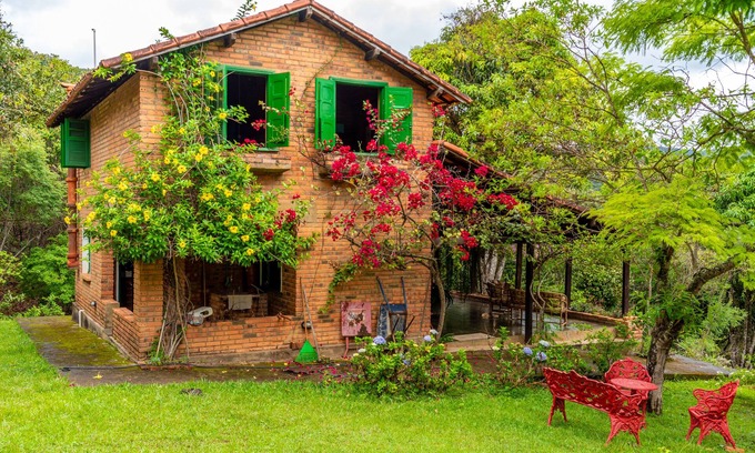 Rio Acima Cottage | Beautiful Rustic House with 8 Private Waterfalls