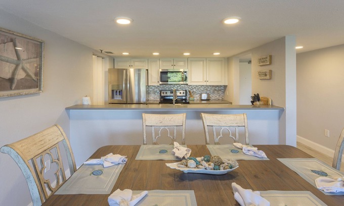 Redington Shores Condo | Beautiful San Remo on Beach, Water-view From All Windows, Heated Pool, Hot Tub