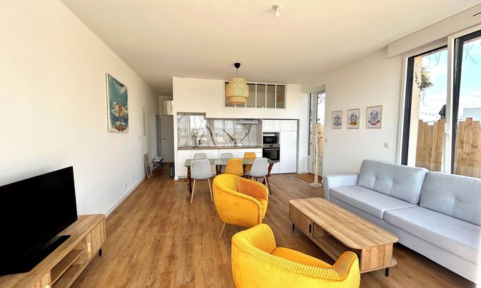 Billiers Apartment | Beautiful sea-facing apartment