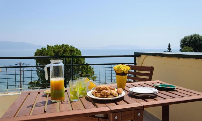 Oropos Apartment | Beautiful seaside studio with amazing view