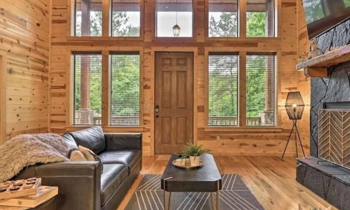 Broken Bow Cabin | Beautiful-Secluded-Great Location-Modern Luxury-Summer Resort