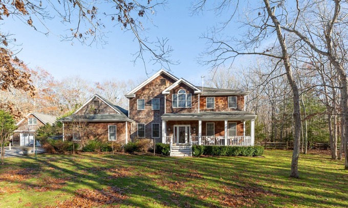 Sagaponack House | Beautiful, Secluded, Quiet, Centrally Located. Bike to Beach, Ocean, Town