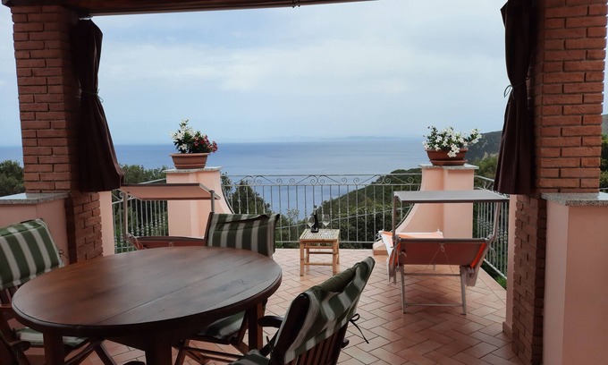 Aia House | Beautiful semi-detached house with views of sky, woods and sea