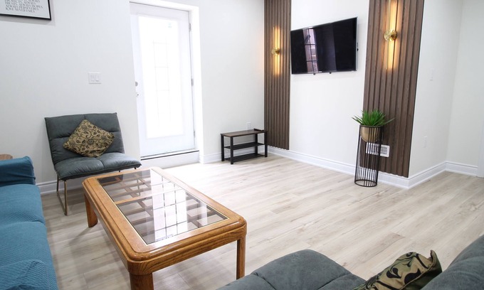 Rosemount House | Beautiful Separate Unit near GrandRiver & Kiwanis Park