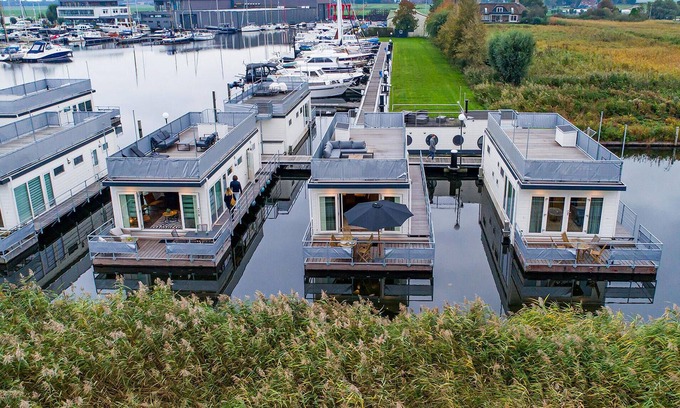 Municipality of Aalsmeer Boat Rental | Beautiful Ship/boat in Aalsmeer With 2 Bedrooms and Wifi