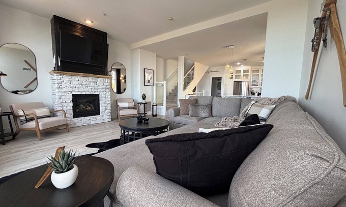 East Kootenay House | Beautiful Ski In/Out 3.5 bedroom Mountain Oasis and Golfers Paradise