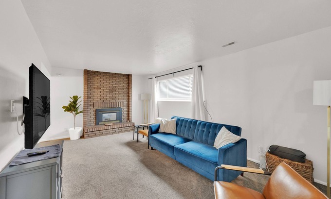 Canyon Rim House | Beautiful SLC Secluded Townhome - perfect location for work or play