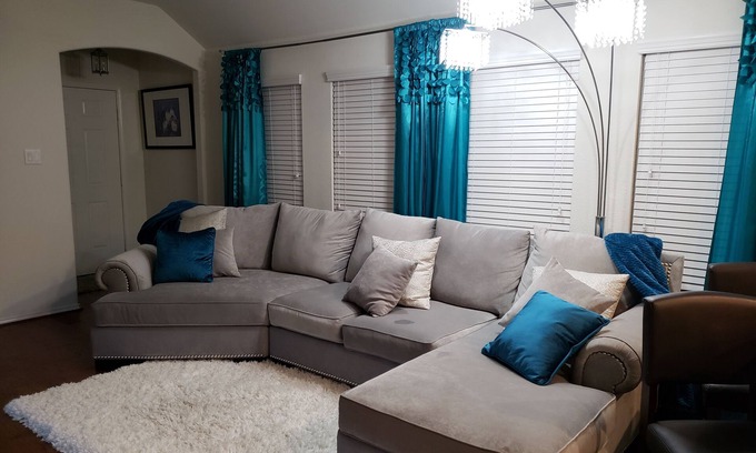 Lincoln Park House | Beautiful Smart Home in Quiet Neighborhood