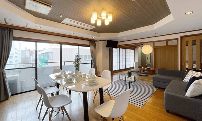Hiroshima City Centre Apartment | Beautiful, spacious apartment next to Peace Park