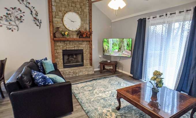 Overland Park House | Beautiful | spacious | clean house for families #1
