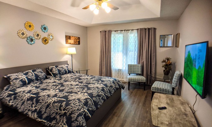 Overland Park House | Beautiful | spacious | clean house for families #2