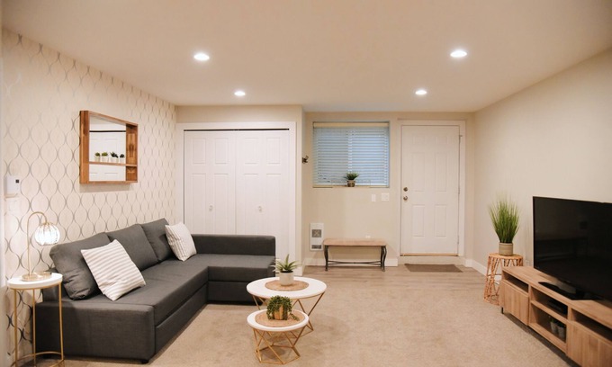 Lower Sumas Mountain House | Beautiful & Spacious 2 Bedroom Suite available for short term rental