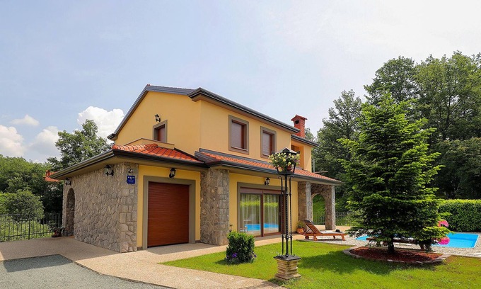 Veli Brgud House | Beautiful spacious cottage with pool for the whole family.