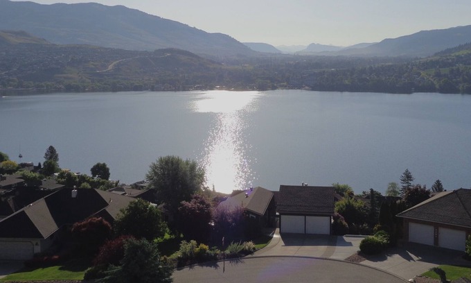 Vernon House | BEAUTIFUL SPACIOUS KALAMALKA LAKEVIEW SUITE - BEST SUMMER VACATION SPOT IN BC