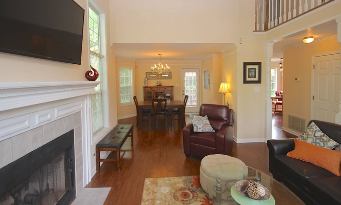 Fayetteville House | Beautiful, Spacious, Light-Filled Home Close To Pinewood Studios!