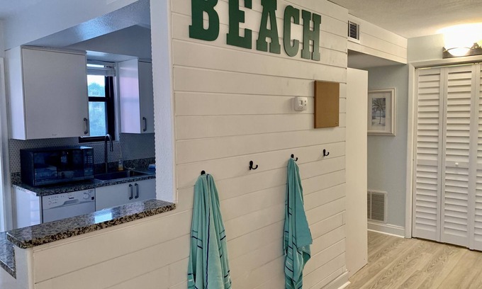 St. Pete Beach Condo | Beautiful St Pete Beach studio condo, heated pool!