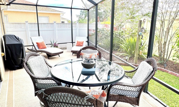 Caroline Villa | BEAUTIFUL Stucco Courtyard Villa! LG. Cage/4-seat Golf Cart/H/W Floors/Granite