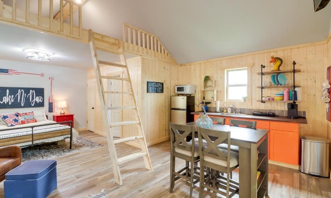 Higden Apartment | Beautiful Studio Cabin Near Greers Ferry Lake!