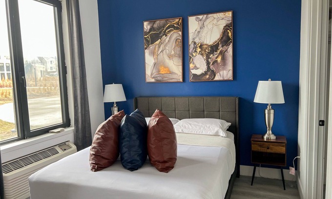 Elizabeth Apartment | Beautiful Studio Near Airport 8830