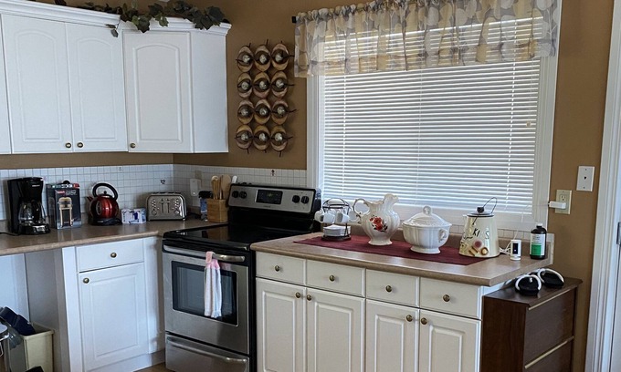 Blind Bay House | Beautiful suite right across the street from the lake ! beautiful sun sets