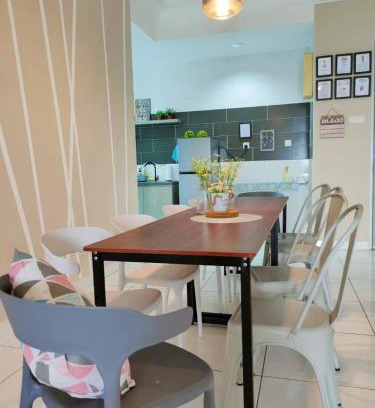 Taman Bukit Mewah Apartment | Beautiful sunset beside Paradigm Mall 14 pax