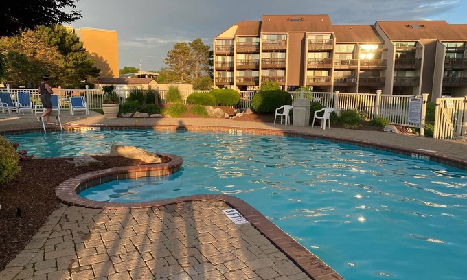 Port Clinton Condo | Beautiful sunset lakefront with hot tub,pool, tennis-pickleball and bball court