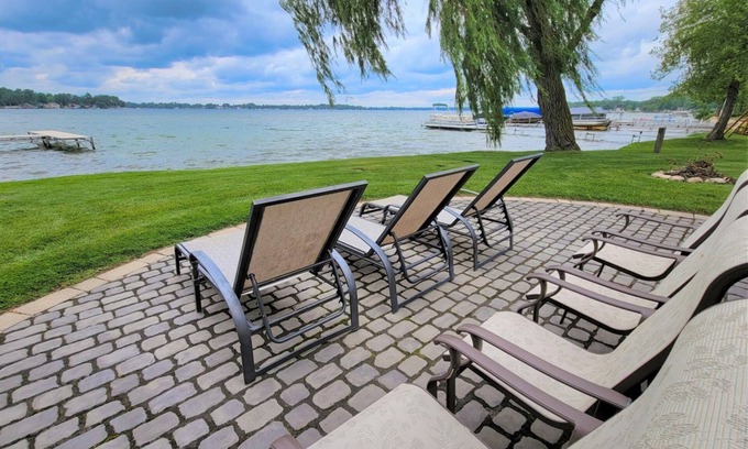 Coldwater House | Beautiful Sunset Views on Coldwater Lake!