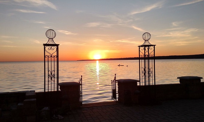 Blossvale House | !Beautiful Sylvan Beach Sunsets!